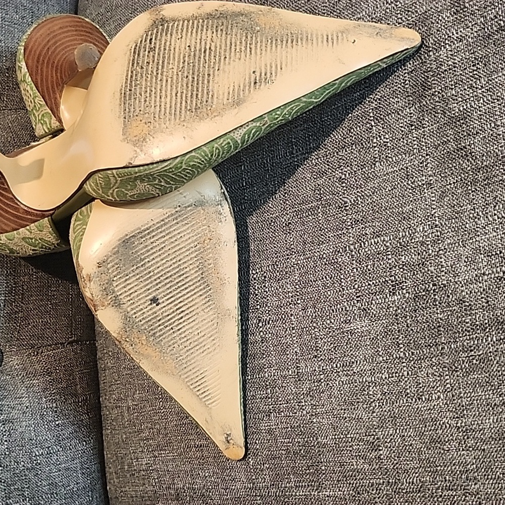 Bandolino Olive Green Pointed-Toe D'Orsay Heels - Picture 7 of 7